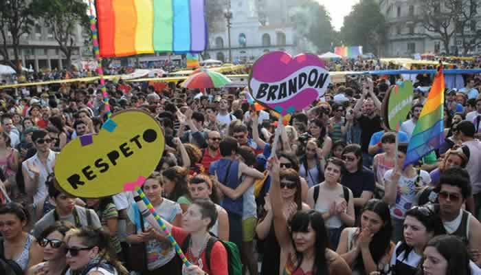 Dirigentes políticos exhortaron a «defender lo conquistado» en el Día del Orgullo LGBT